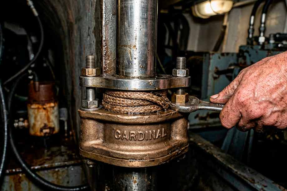 VAR-09_Sustitución-de-estopa-de-timón